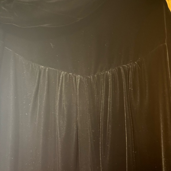 Elegant Black Velvet Cape - opera length with hood - Picture 9 of 10